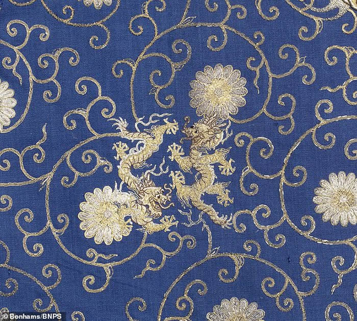 英国军人后代家庭拍卖中国清代乾隆皇帝龙袍