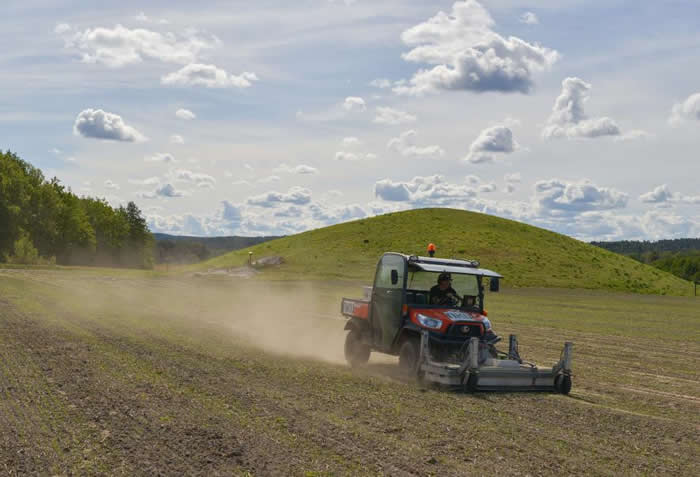 Ų������ѧ�ҽ�͸���״�װ��ȫ����ԽҰ����ǰ������̽����Ƭũ���·������㣬������ά���Ŵ��ͳ��ݵ���Ӱ�� PHOTOGRAPH BY ERICH NAU, NIKU