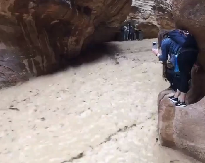 ߴ澰֮һԼųʯл±һƬ