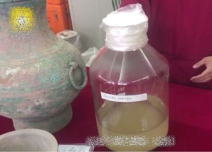 职员回到实验室后,将相关液体取出并留待化验。