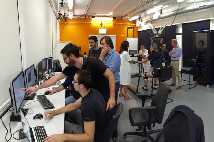 瑞士洛桑联邦理工学院成功帮助患者重新自行行走。