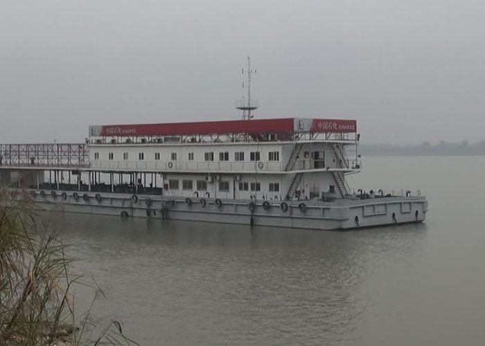 安庆江豚自然保护区内建有水上加油站。