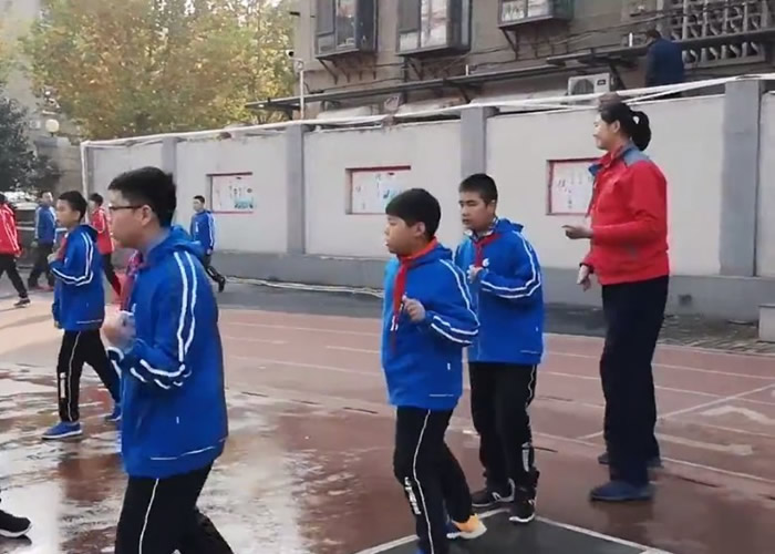 ������ң�����˰�վ��ͬѧ��������١�