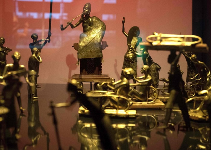 报告建议归还非法掠夺的文物。