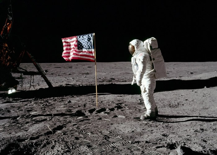 �����Ա��½����