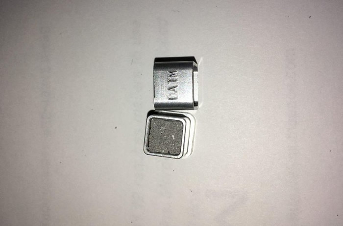 Elysium Space用小盒(图)装骨灰。