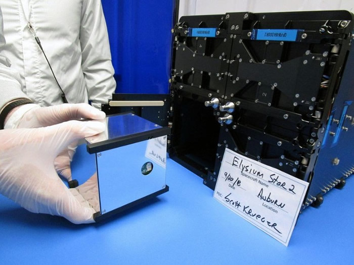 装骨灰的纪念卫星“Elysium Star 2”