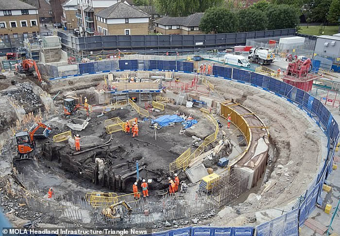 Ӣ��̩��ʿ�ӺӴ������һ��15���͵����Ժ��� �״η��������ͳ�ѥ