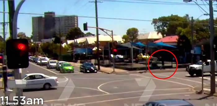 时空旅人再现?澳洲墨尔本货车爆炸前一刻 黑衣男子神秘消失