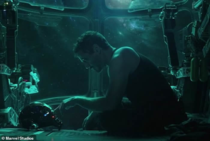 《复仇者联盟4:最终战役》“钢铁人”东尼史塔克漂流太空 粉丝涌进NASA推特求救