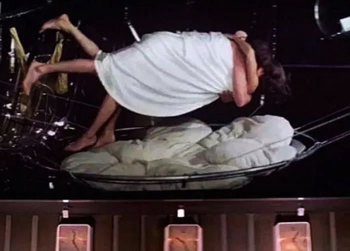 ��Ӱ�����������̫�ճǡ��У���Ů������̫��������һĻ�������롣