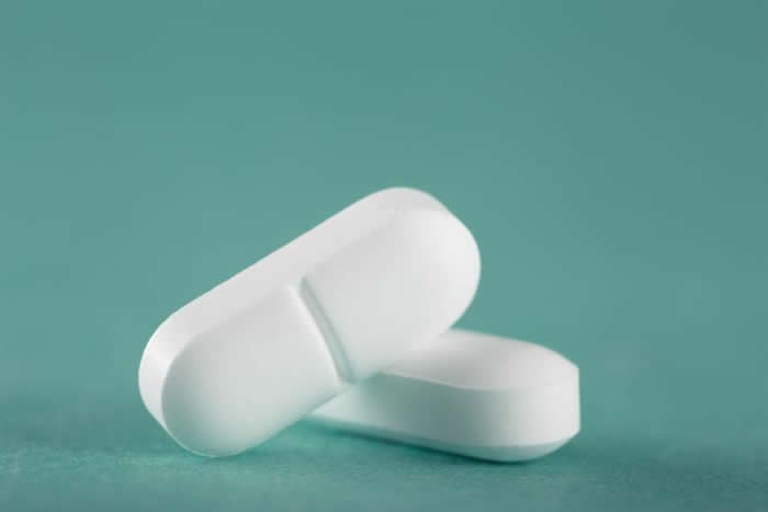 约有10%的盘尼西林使用者报告说对这种药物有过敏反应,然而有些研究显示,相信自己对盘尼西林过敏的人中,有超过90%其实并不是真的对这种药物过敏。 PHOTOGR