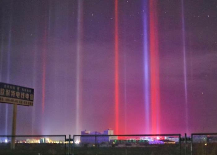 光柱(图)的美丽景象不逊极光。
