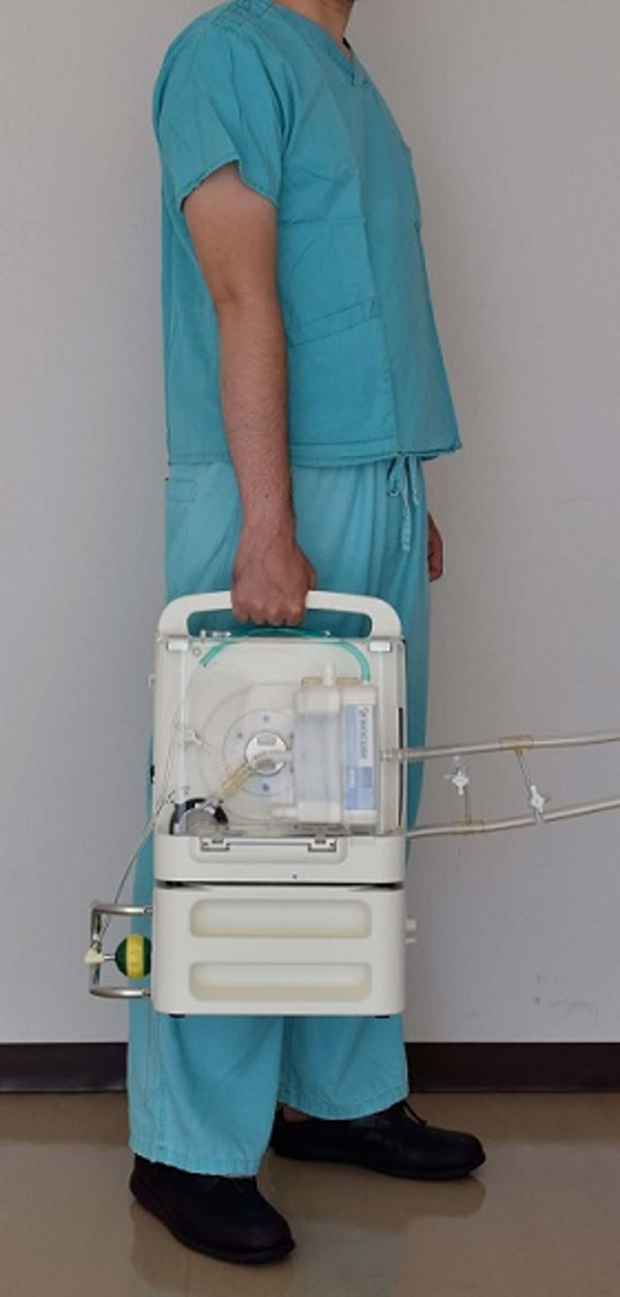 心肺辅助装置便于携带。