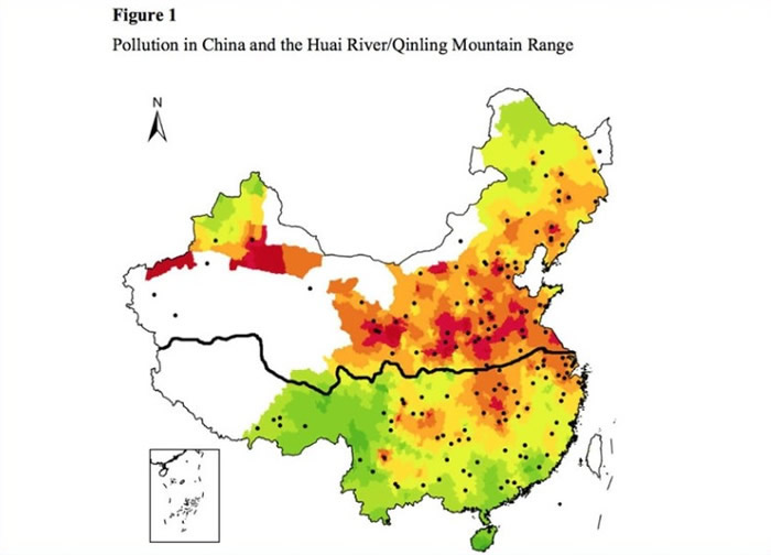 报告指出,中国多地空气污染严重(红点范围)。