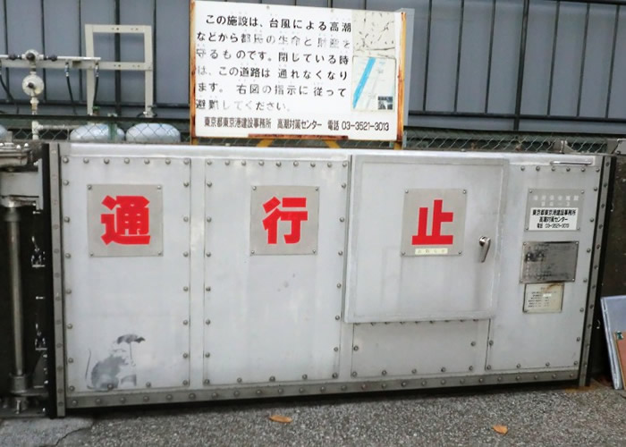 英国神秘涂鸦大师Banksy在日本东京出没?电车站门惊现疑似作品