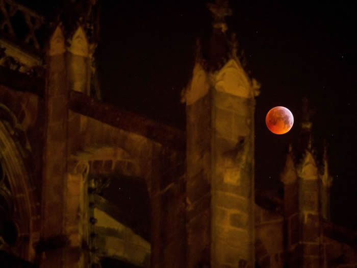 “超级血狼月”21日登场 世界上必定发生大事?