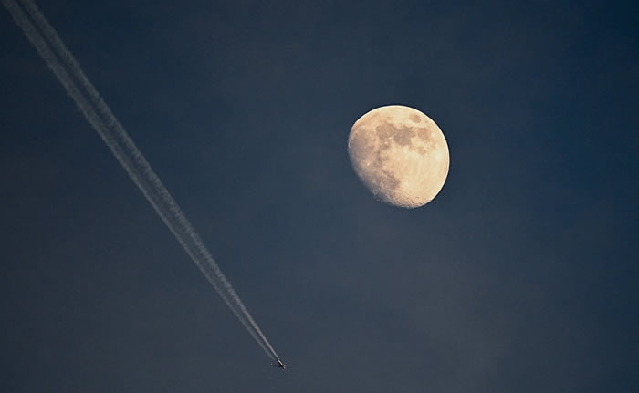 俄罗斯科学院院士:科学家至今不知道月球形成的原因