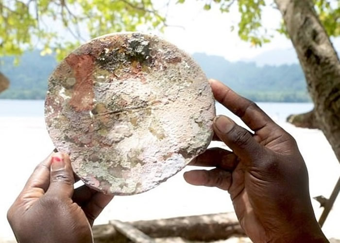 ǱˮԱ������һ�����Ʒɻ���½�ƵĲ�����