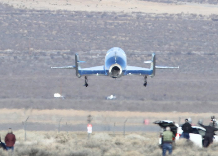 团结号(图)将来有望载客到太空旅行。