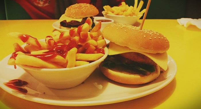 ������ʳƷ��ѧ��Ӫ����־����������ʳƷ�϶���˸���������������