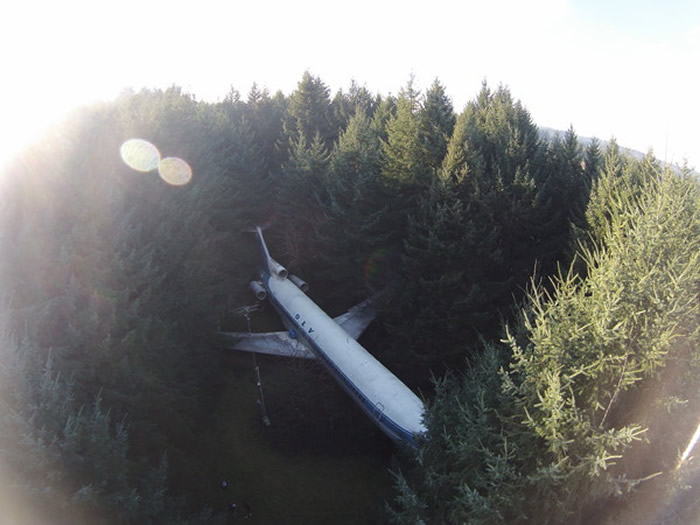 美国奥勒冈州69岁老爷爷从希腊航空公司买来回波音727喷射客机放森林一住20年