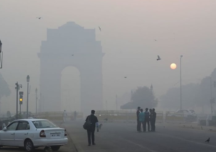 新德里的汽车以及工业排放等问题严重。
