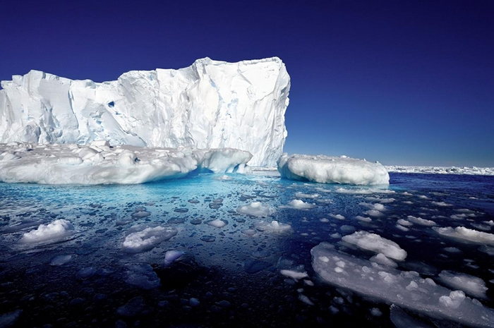 南极的派恩岛冰河。 PHOTOGRAPH BY MICHAEL MARTIN, LAIF/REDUX