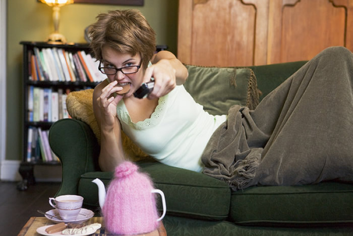 日本研究发现睡前吃东西不会影响体重和血糖 《healthy simple life》列出4大好处