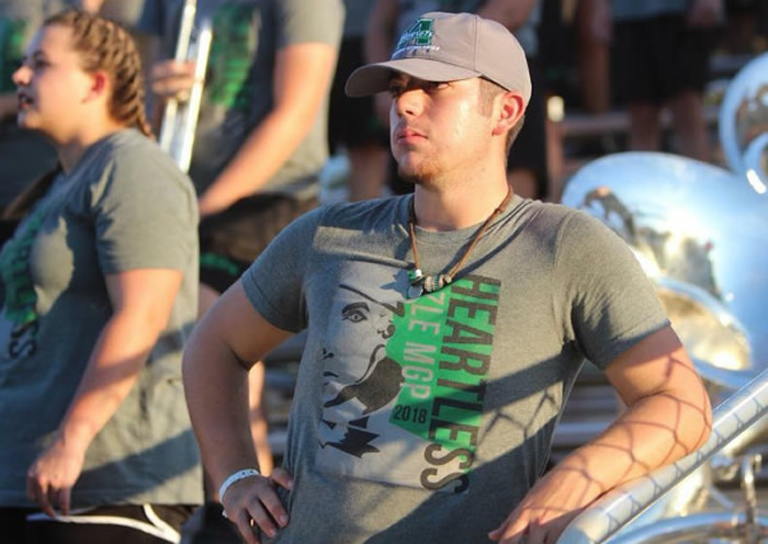 美国德克萨斯州17岁男高中生为庆祝即将到来的生日跳伞 活活摔死