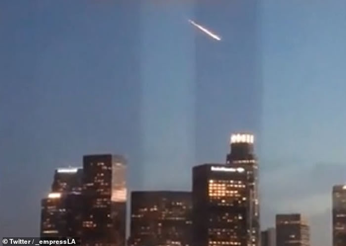 巨大火流星或UFO坠落美国加州洛杉矶市中心?警方回应......