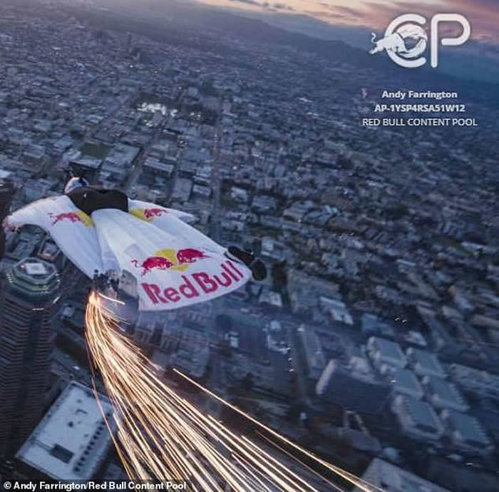 巨大火流星或UFO坠落美国加州洛杉矶市中心?警方回应......