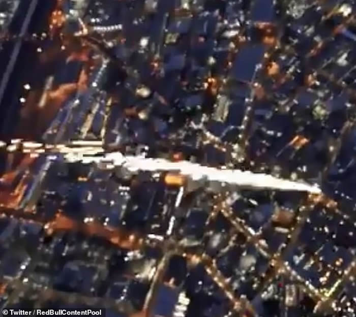 巨大火流星或UFO坠落美国加州洛杉矶市中心?警方回应......