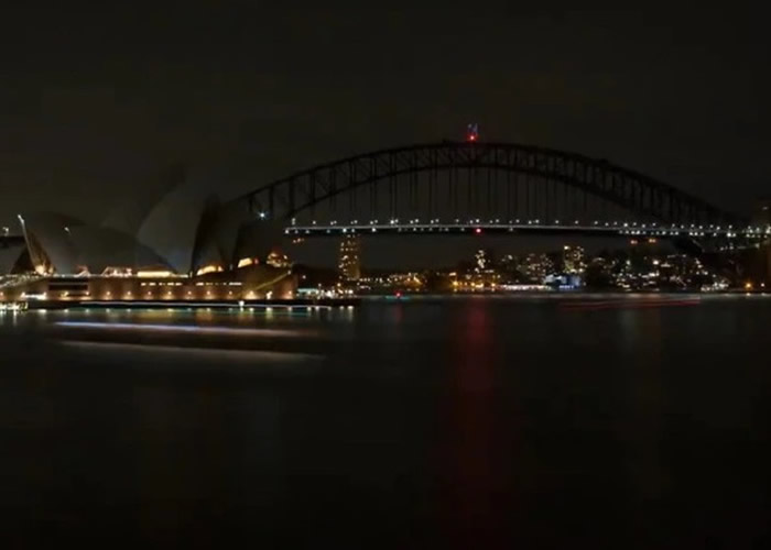 世界自然基金会“地球一小时”吁关注气候 澳洲悉尼地标率先关灯