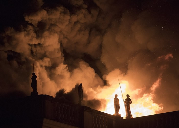 巴西国家博物馆发生大火。