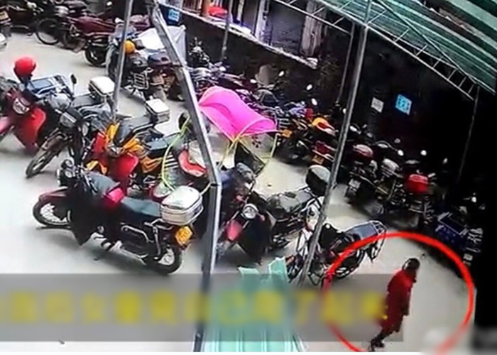 ����6��Ůͯ������26¥ס�������漣���Ѳ��� վ�������뿪