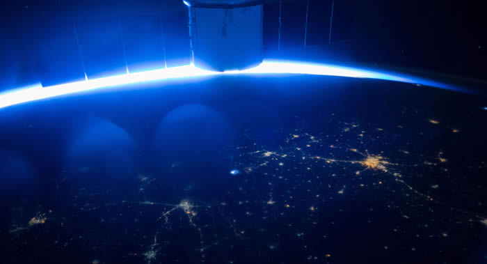 美国“载人龙”飞船和“星际客机”的安全性得到验证后俄罗斯宇航员才会乘坐