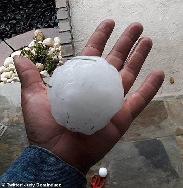 美国南部德州至亚拉巴马州受17股龙卷风吹袭