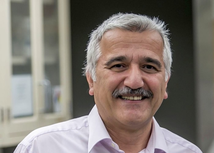 厄兹代内尔(图)认为,在食物中添加气味,有助减少摄入过多糖或盐。