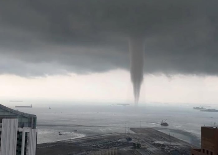 “水龙卷”!“龙吸水”接近新加坡商业区