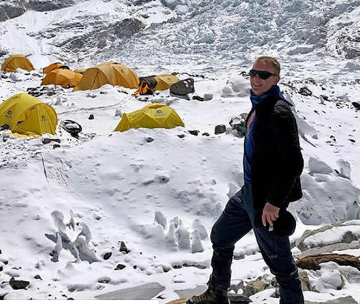 Robin Haynes Fisher攻顶珠穆朗玛峰留下最后笑容 几小时后因缺氧不敌死神召唤