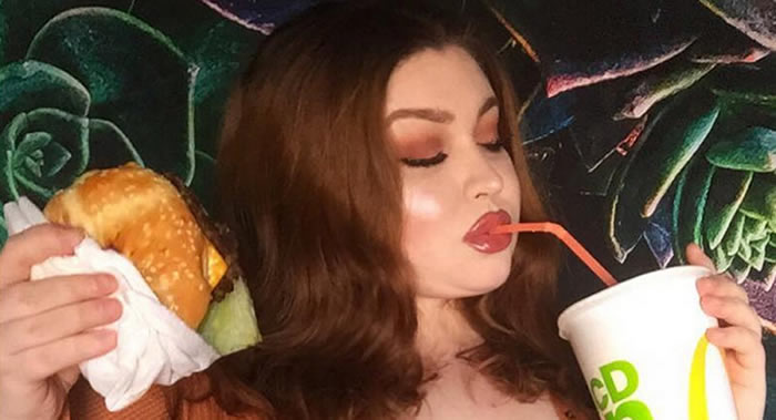 EurekAlert《肥胖症》杂志:为避免在假期期间增加体重 应该每天检查体重