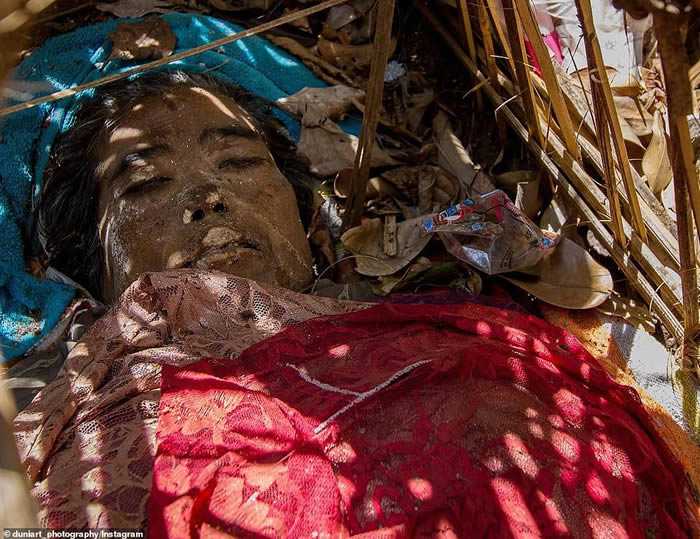 印尼巴厘岛有一处天葬村(Trunyan)