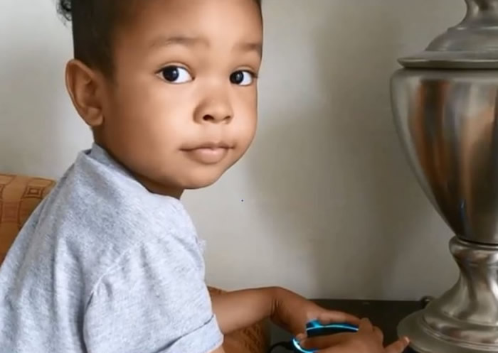 美国华盛顿州3岁神童Aiden Blasian天赋异禀 轻松完成十位数以上的加法和代数方程式