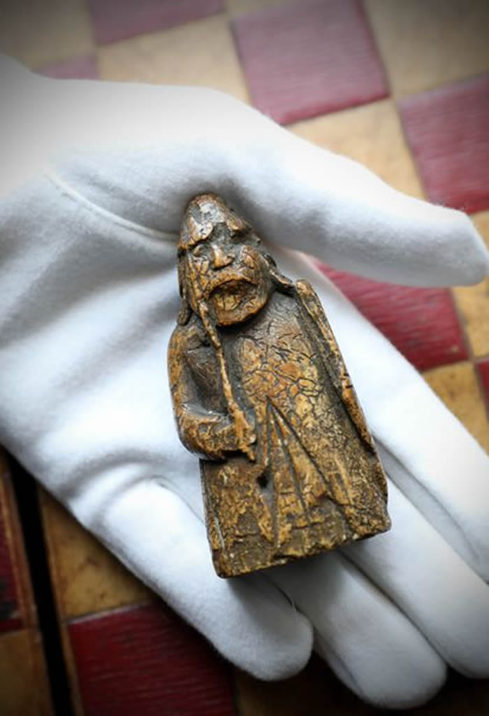 �ո�����������ͥ����������淢�ֳ���800����ʷ���������� ��ֵ100��Ӣ��