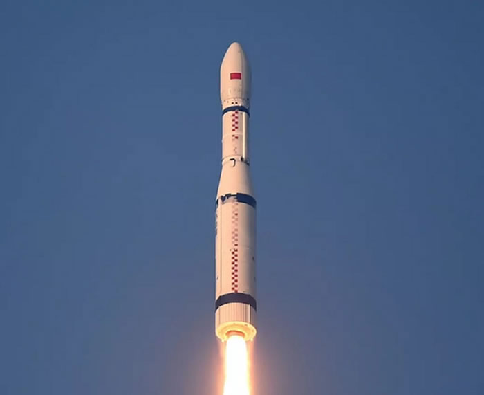 中国航天首次海上发射成功 长征11号运载火箭在黄海海域升空