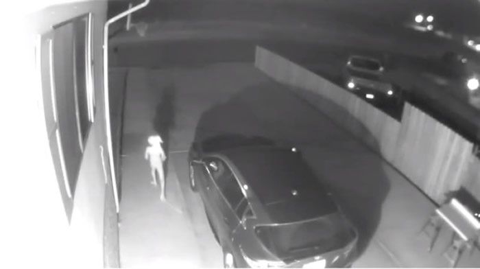 外星人深夜现身?美国科罗拉多州居民监控拍到神秘诡异不明生物