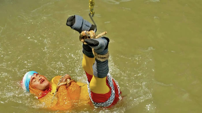 ӡ��ħ��ʦChanchal Lahiry�ں�ӱ�������ħ�� �����ֽų�����к�ʧ������