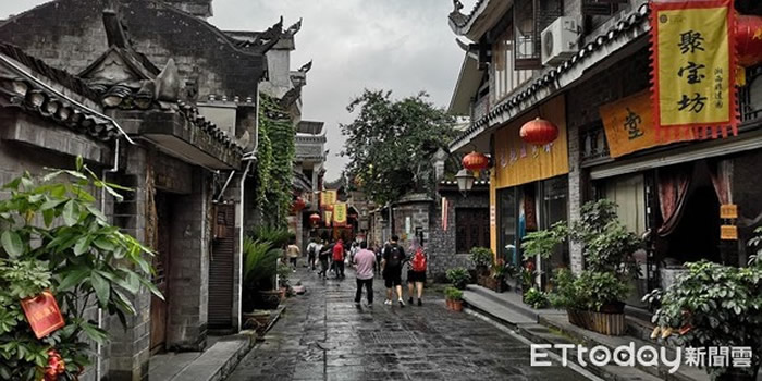 干州古城的青石板街道。(图/记者王致凯摄)