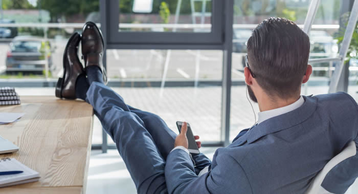 �����о�����ÿ�칤������ʮСʱ�������з����